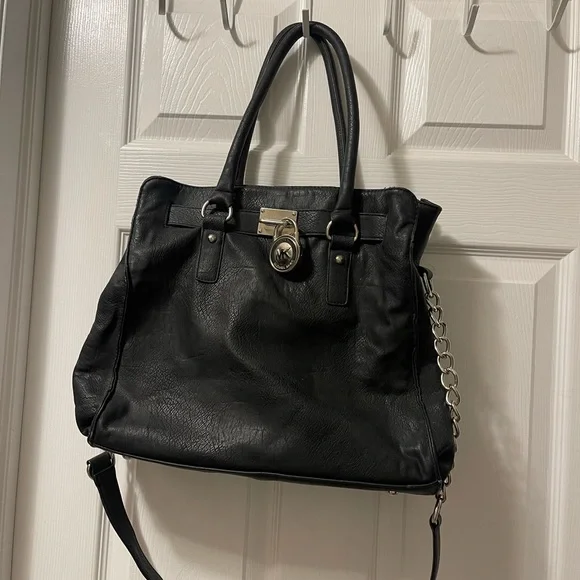 Handbags - Picture 2 of 5